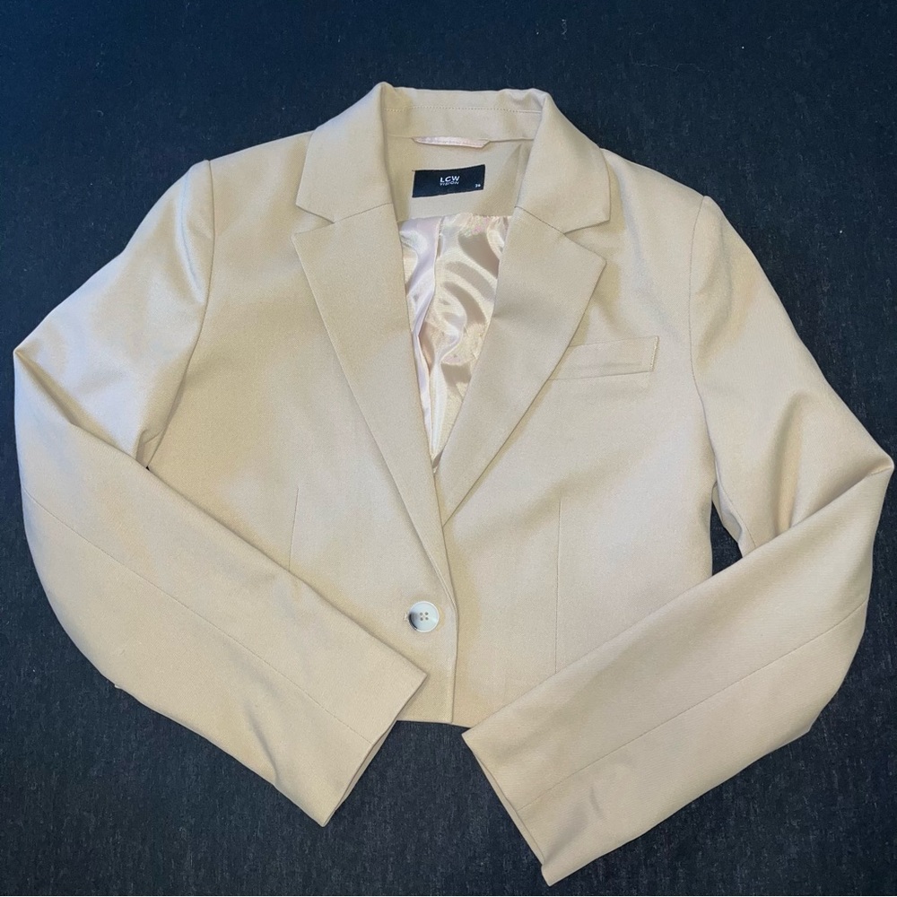 LC Waikiki Beige Cropped Blazer NWOT